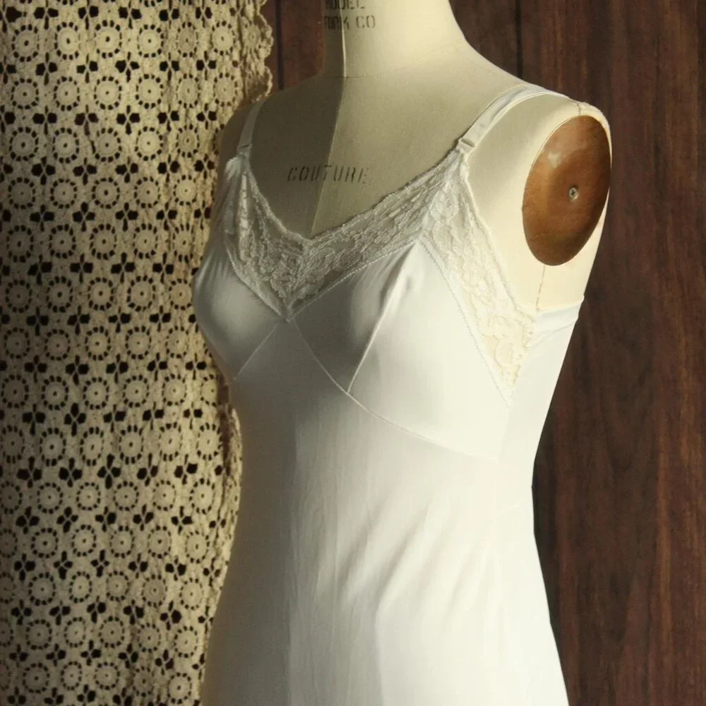 Vintage 1970s Slip, Montgomery Ward Ankle Length White Nightgown, Size 10/32 - Picture 8 of 11
